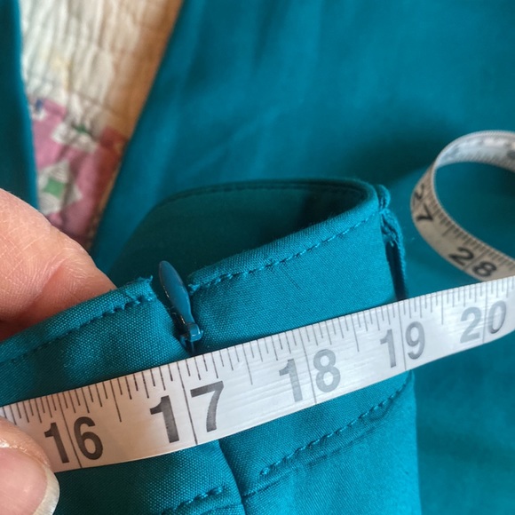 NWOT White House Black Market Perfect Form contour Crop Trousers - Picture 11 of 11